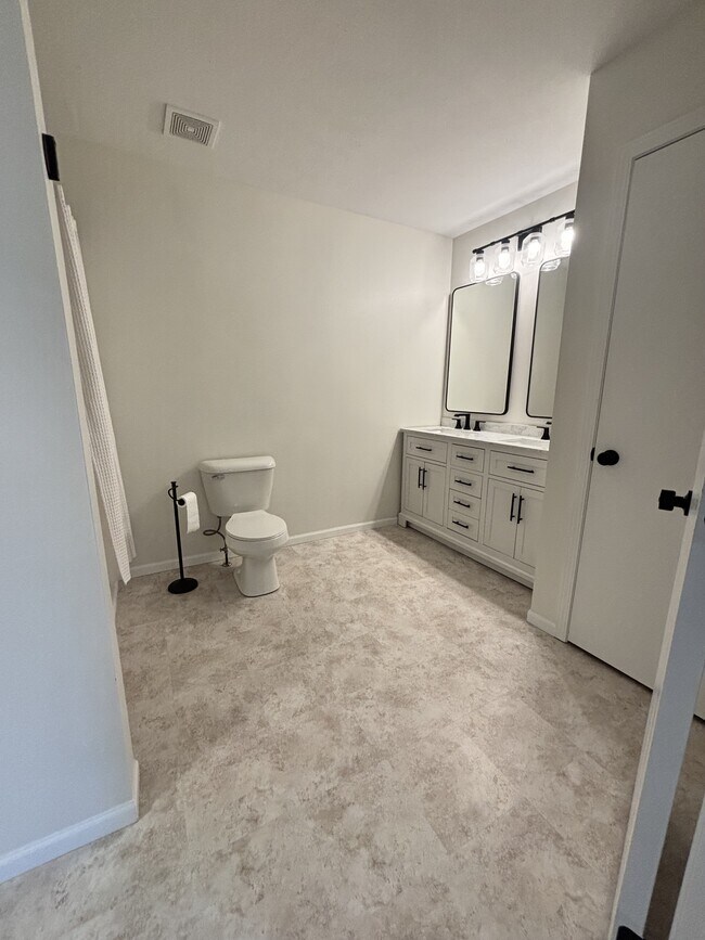 Building Photo - 6631 Wellingham Cir