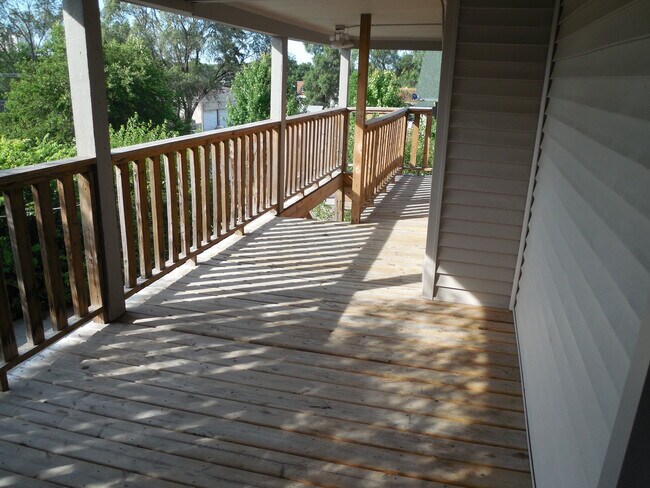 DECK - 528 N 1st St