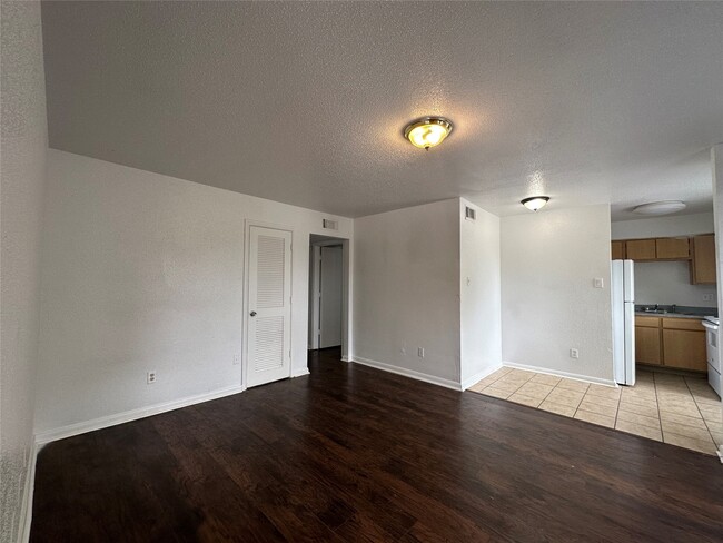 Building Photo - 7201 Hallshire Dr