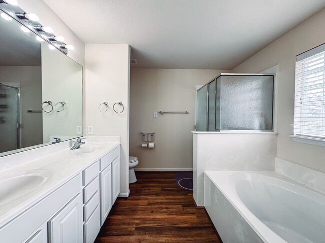 Building Photo - 3923 Calgary Cir