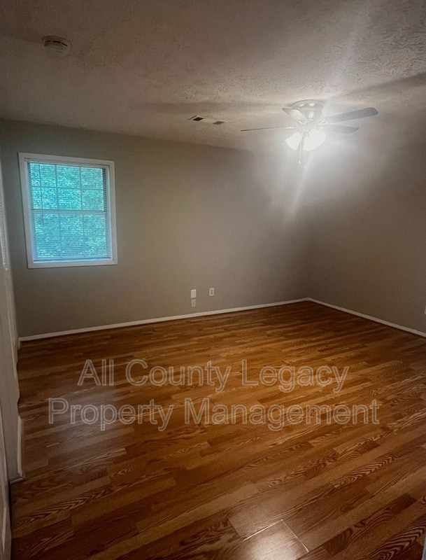 Building Photo - 2942 Spruce Cir