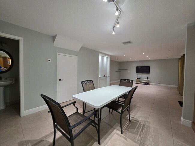 Building Photo - 9460 SW 61st Way