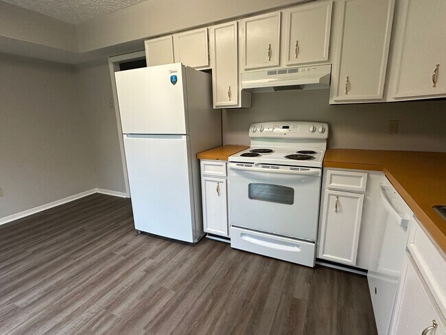 Building Photo - 3159 Tiffany Ct