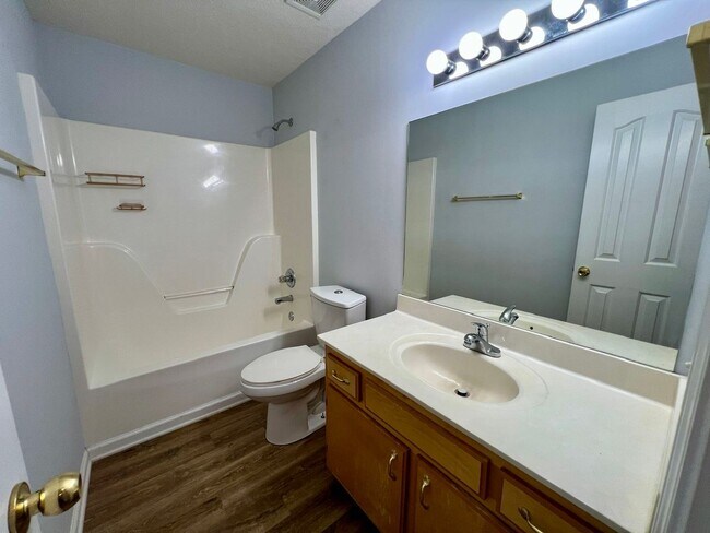Building Photo - 3 bed, 2 Bath, Garage + Screened Back Porch, Near Cason Ln