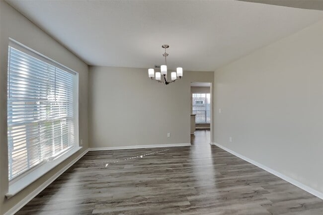 Building Photo - 7515 Shangrila Ln