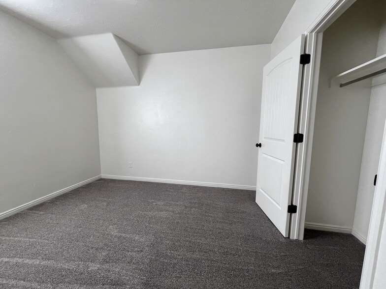 Building Photo - 1467 Clinton Way