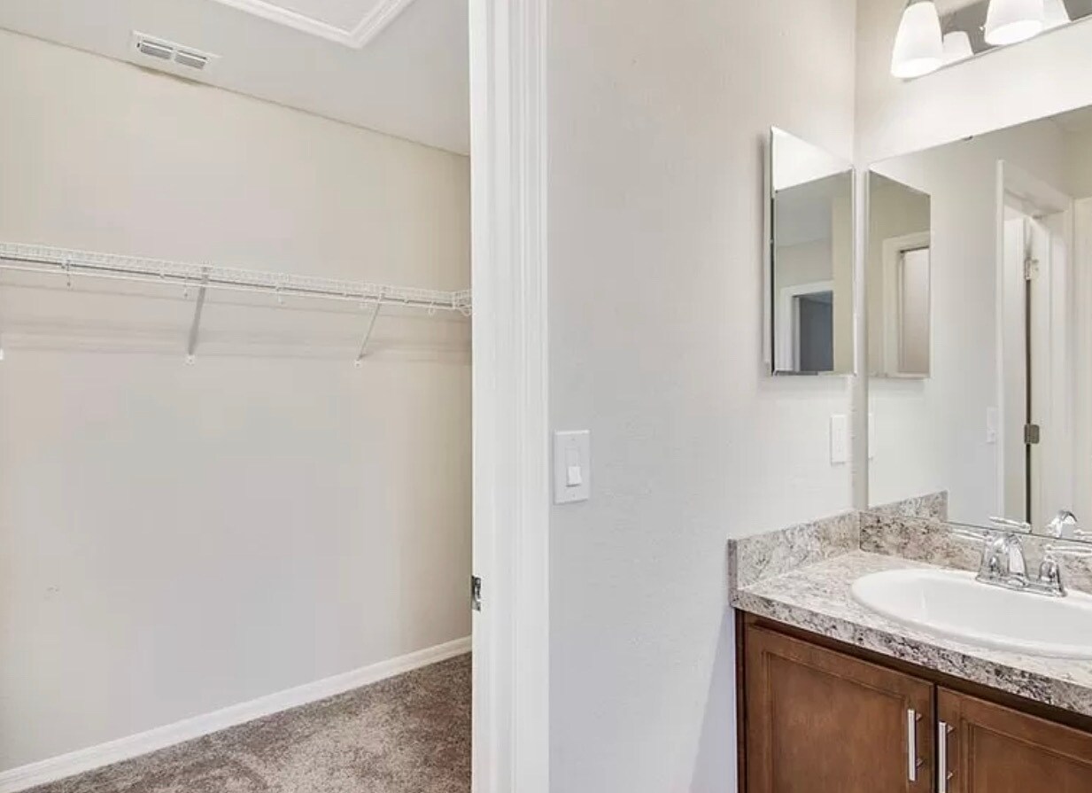 Building Photo - 338 Pentas Ln