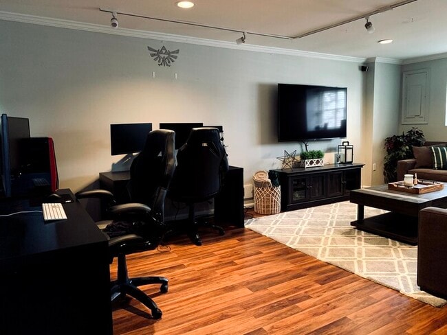 Building Photo - 700 Leister Dr