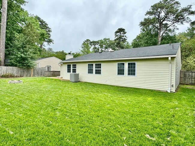 Building Photo - READY 05-15-25!! Ranch Home w/2-Car Garage...