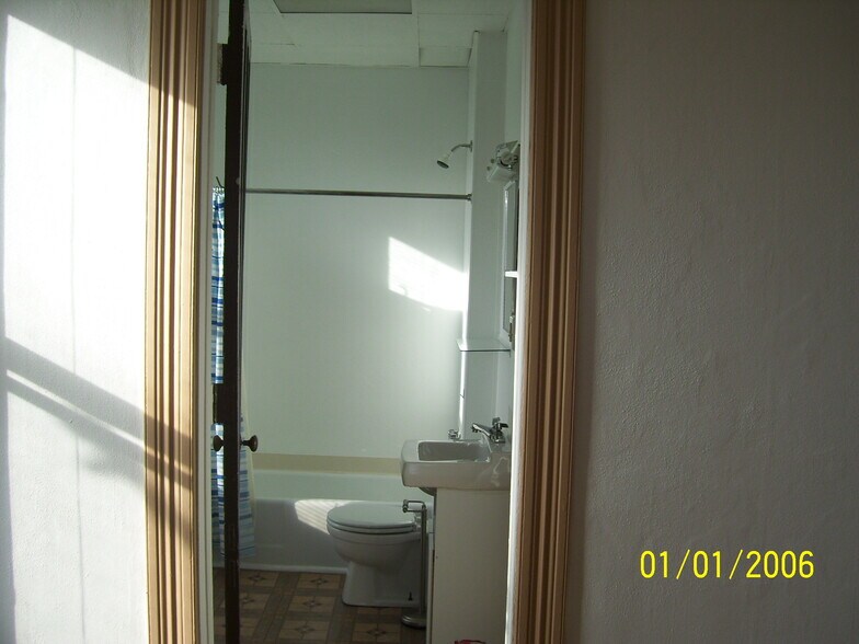 Building Photo - 914 N Salina St