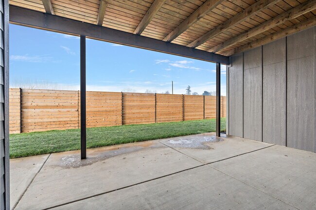 Building Photo - 116 S Carbon Rivet Ave