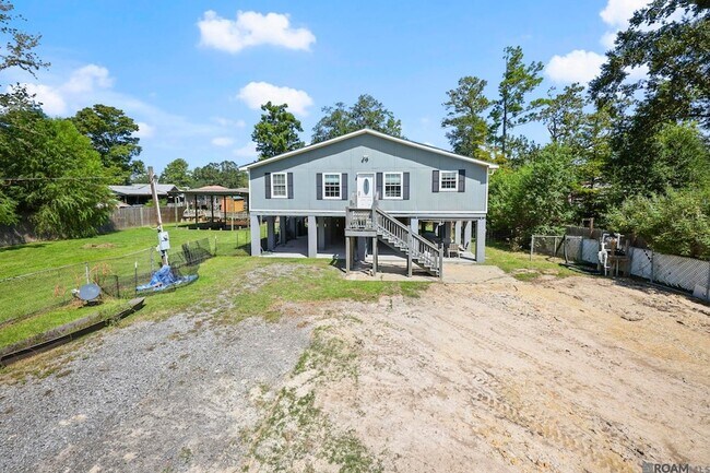 Building Photo - 32027 Pats Ln