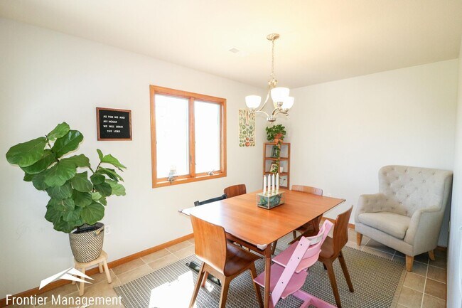 Building Photo - 416 Stone Grove Dr