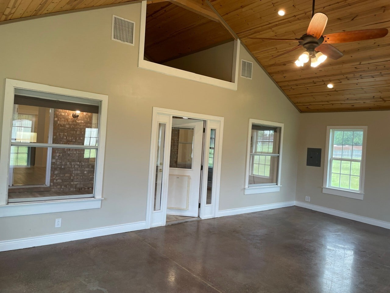 Bonus Room 2 - 220 Northcross Rd