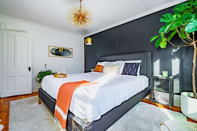 Building Photo - 254 W Poplar Ave