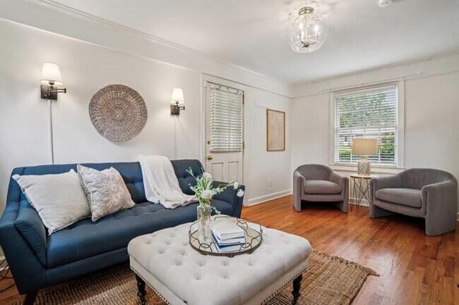 Building Photo - 615 Sycamore Dr