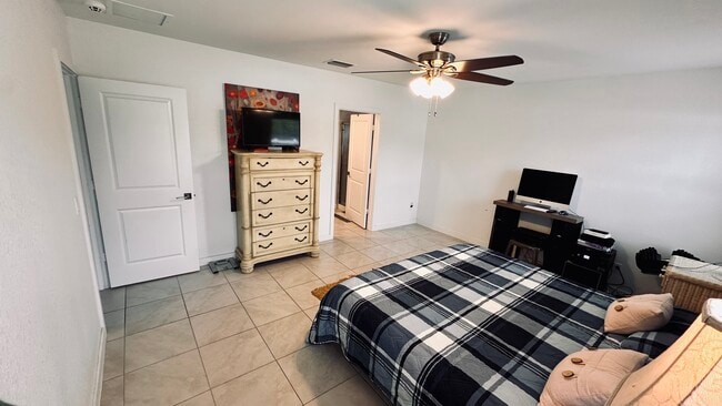 Building Photo - 3869 SE Lee St