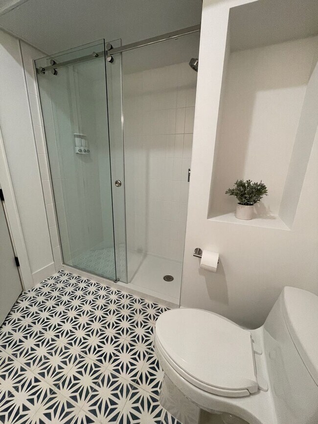 Building Photo - 2709 E 5th St.