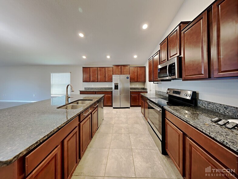 Building Photo - 9701 Sage Creek Dr