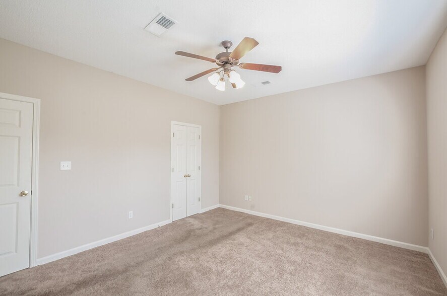 Building Photo - 1132 Hoska Cove