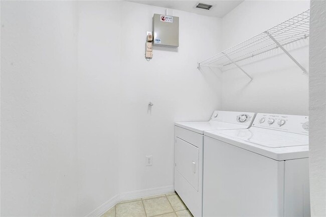 Building Photo - 5467 Vineland Rd