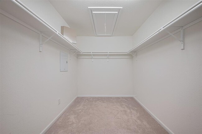 Building Photo - 5011 Pine Ridge Knoll Ct