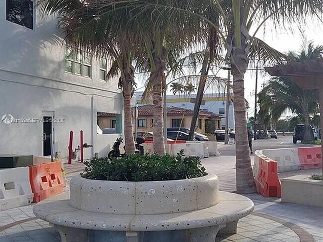 Building Photo - 326 Wilson St