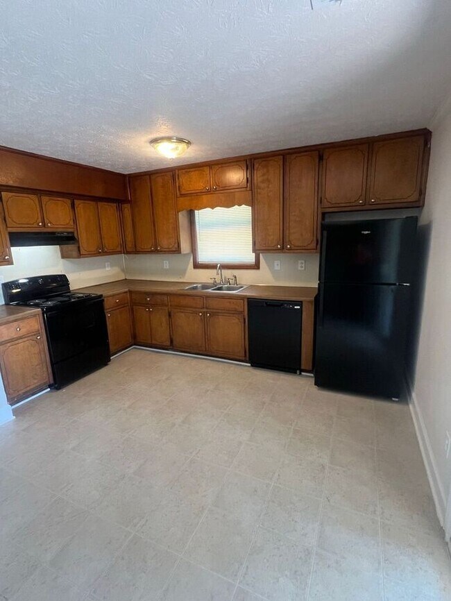 Building Photo - READY NOW!!! 2 bedroom townhouse available in Lawrenceville!