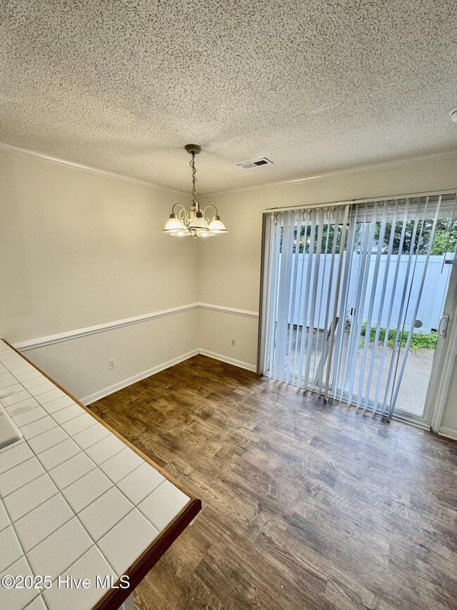 Building Photo - 3930 Sterling Pointe Dr