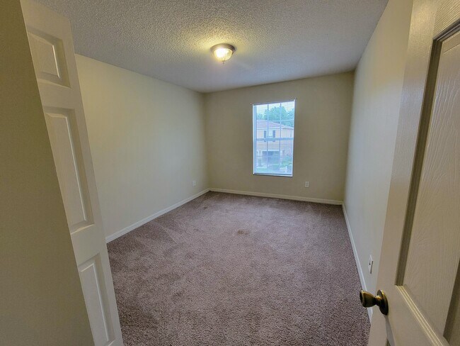 Building Photo - Winding River