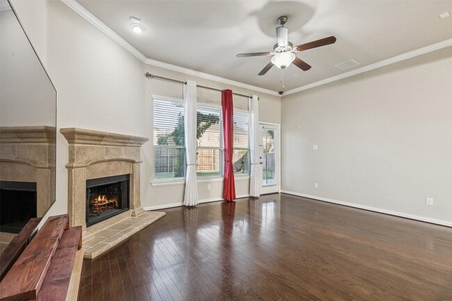 Building Photo - 5001 Bluewater Dr