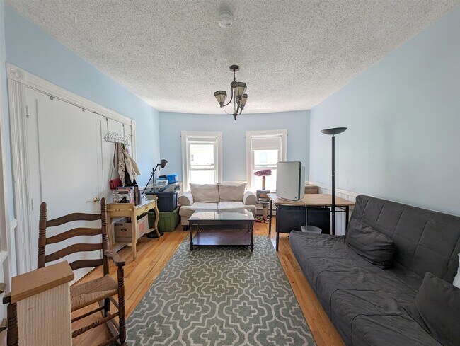 Building Photo - 489 Main St