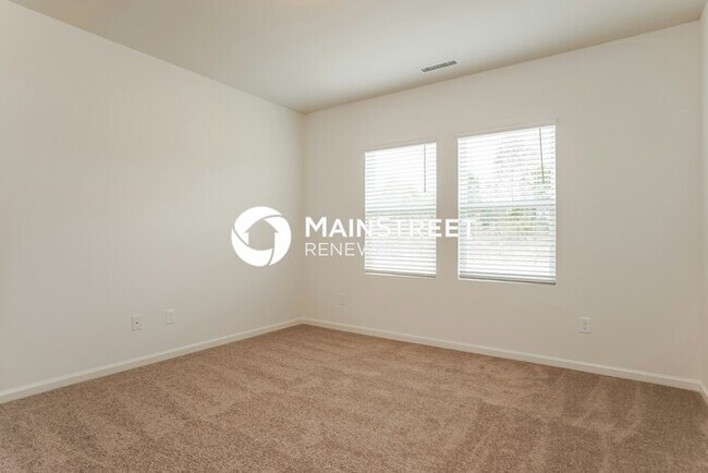 Building Photo - 4 Bedroom Pet-Friendly Home in Zebulon, NC with Main Street Renewal