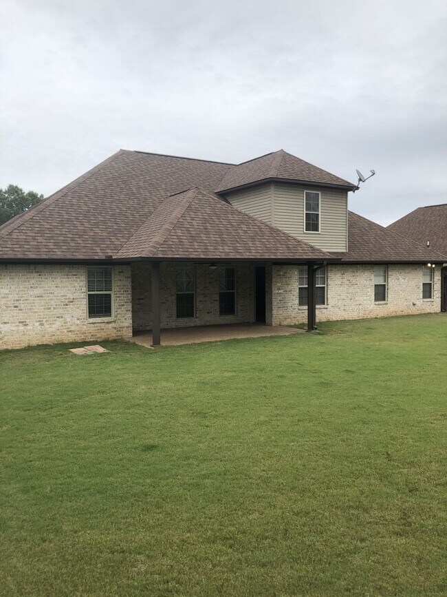 Building Photo - Your Perfect Home! Medina School Zone