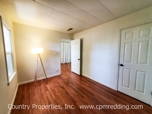 Building Photo - Garden Tract Charmer Coming Available March 20th! 2 Bedrooms plus Bonus Room