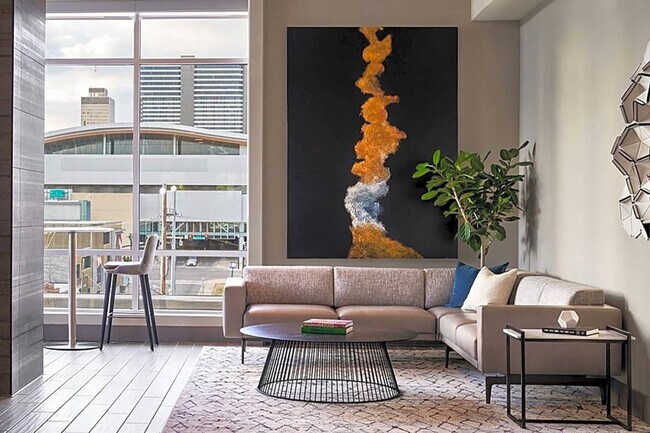 Building Photo - 505 16th Ave S