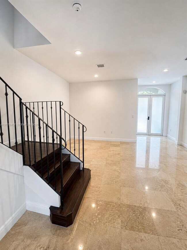 Building Photo - 2286 SW 16th Ct