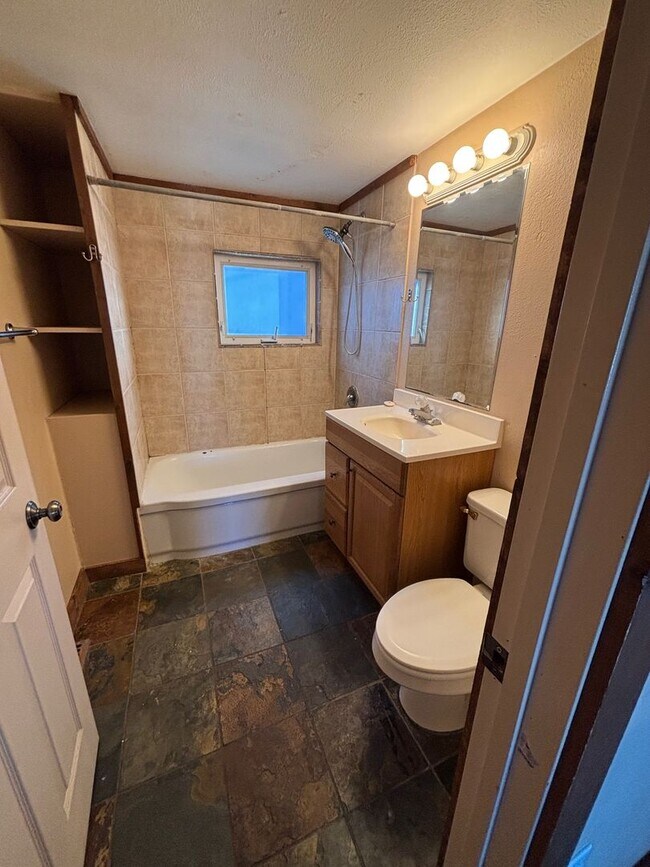 Building Photo - 4 Bedroom with East Gallatin in the backyard