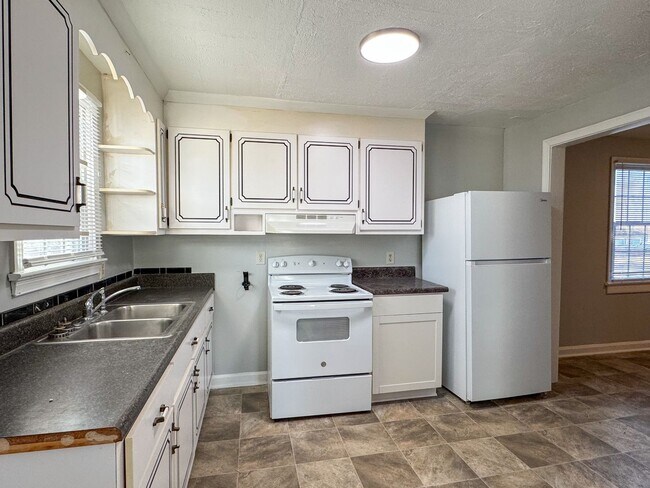 Building Photo - 305 Stonewall Ave