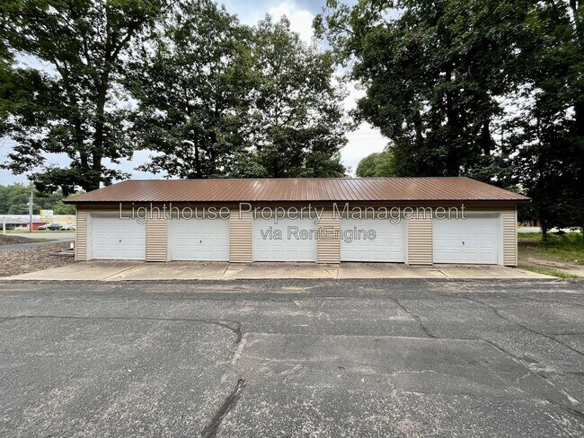 Building Photo - 10375 Portage Rd