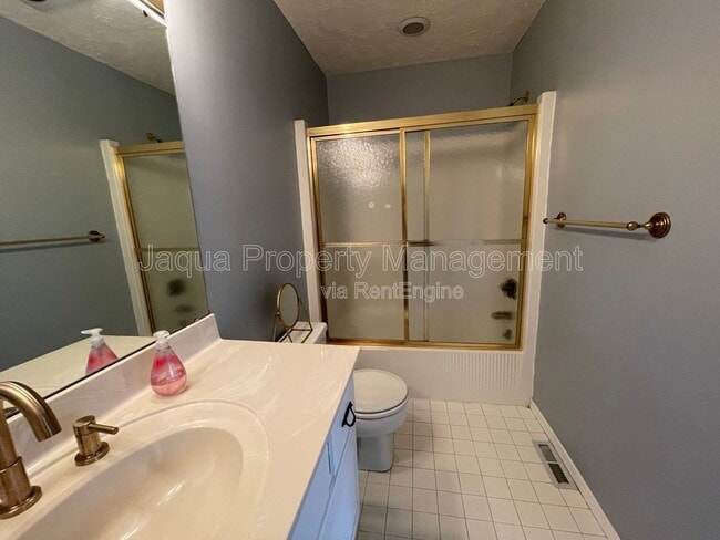 Building Photo - 2591 Stratford Dr