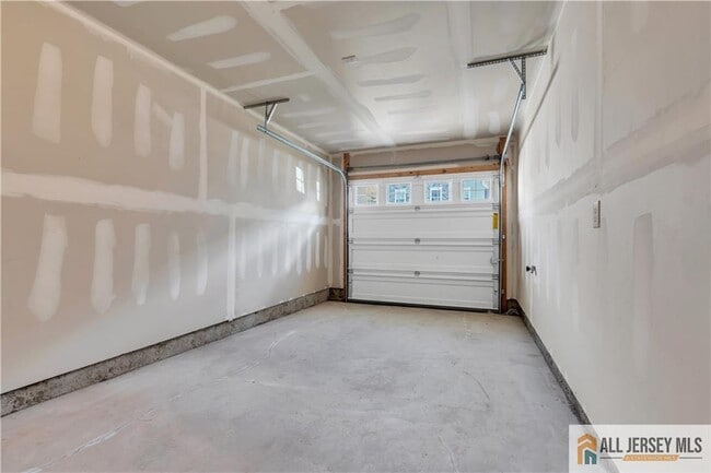 Building Photo - 504 E International Rd