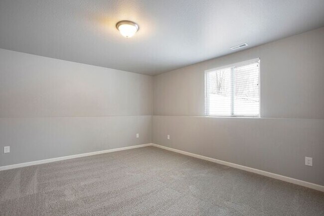 Building Photo - 17544 Silver Maple St