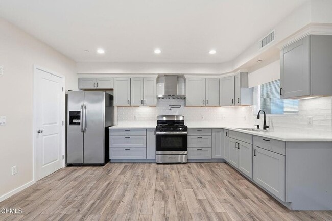 Building Photo - 6721 1/2 Vineland Avenue Unit