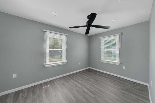 Building Photo - 7323 Farnsworth St