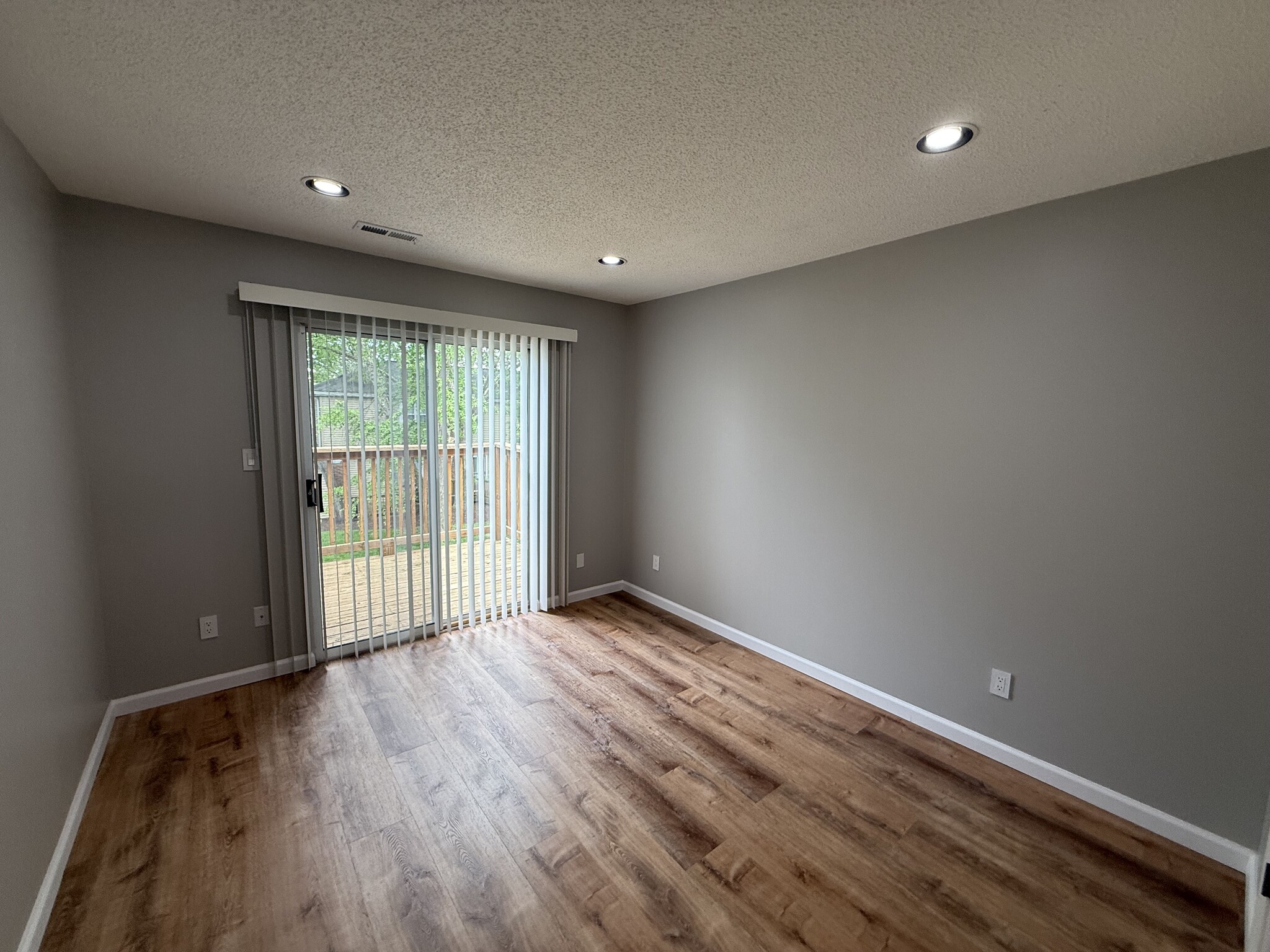 Building Photo - 1686 E Swan Cir