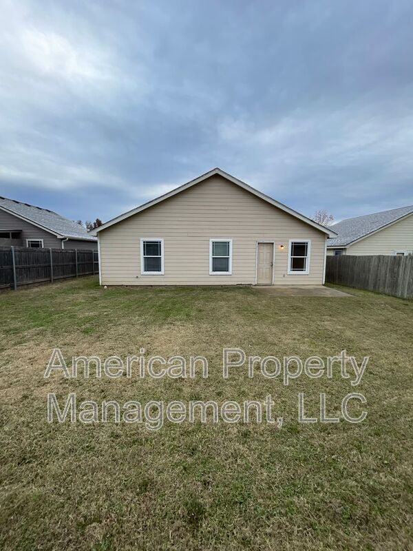 Building Photo - 11108 N 143rd E Ave