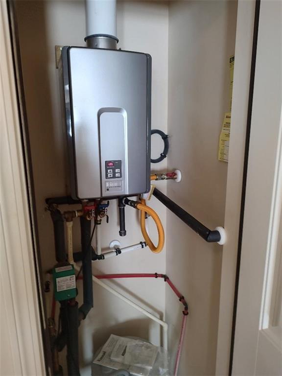 Building Photo - 6210 Pine Bluff Dr