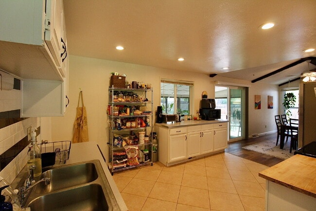 Building Photo - 1405 Abilene Dr