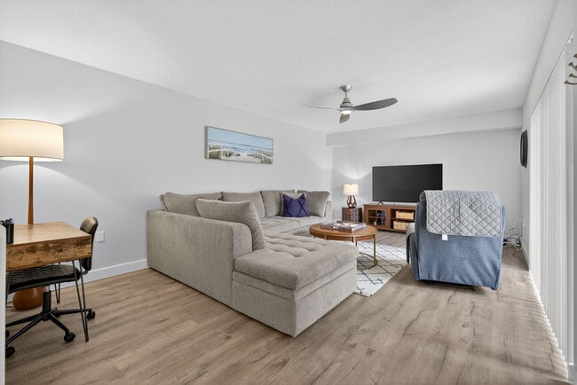 Building Photo - 2701 27th Ct